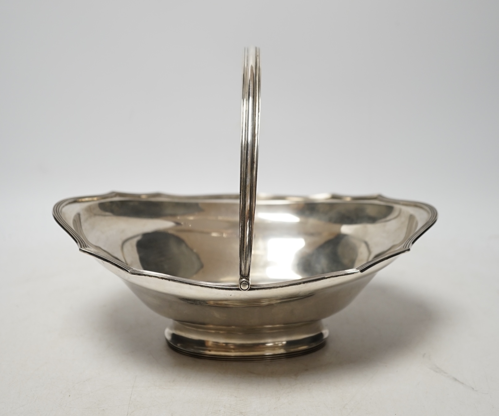 A late Victorian silver oval fruit basket by Charles Stuart Harris, London, 1896, 23.3cm, 11.6oz. Condition - fair